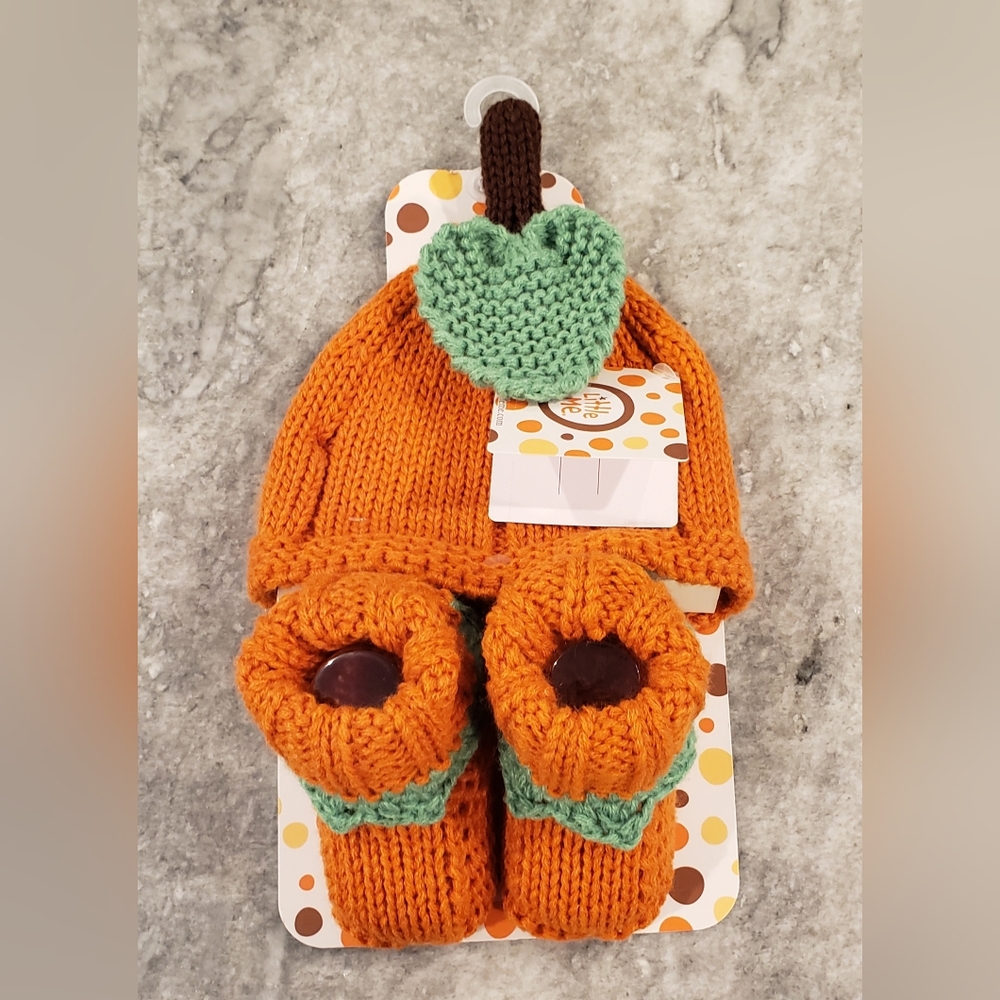 Little Me Size 0 to 6 Month Pumpkin/Bootie Set